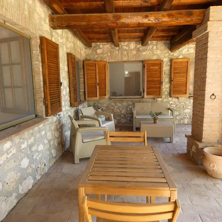 Scappo In Umbria, Casale Fasulo 4* Vigne