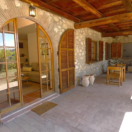 Scappo In Umbria, Casale Fasulo